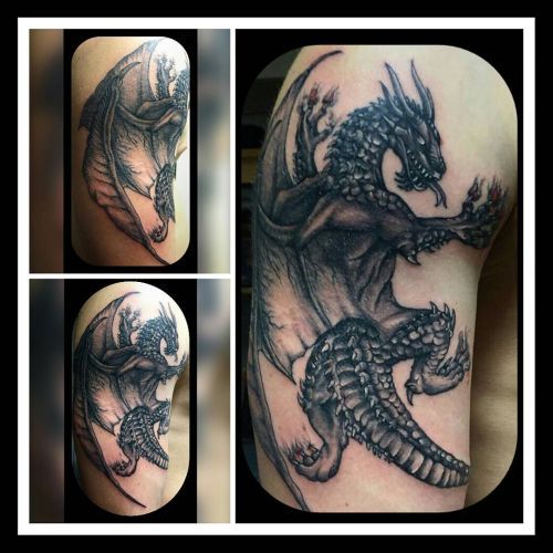 Drachen Dragon Oberarm Tattoo